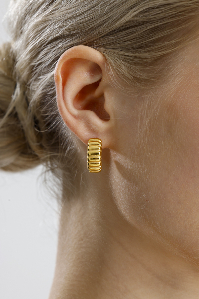 18k Altın Kaplama Kabartma Formlu Şık Halka 925 Ayar Gümüş Kadın Küpe VKP-7506 - Ventino - Ventino Silver