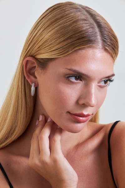 925 Ayar Gümüş Üç Sıra Taş İşlemeli Kadın Oval Küpe VKP-7516 - Ventino - Ventino Silver